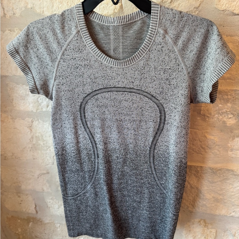 Lululemon - Gray Short Sleeve Athletic Top